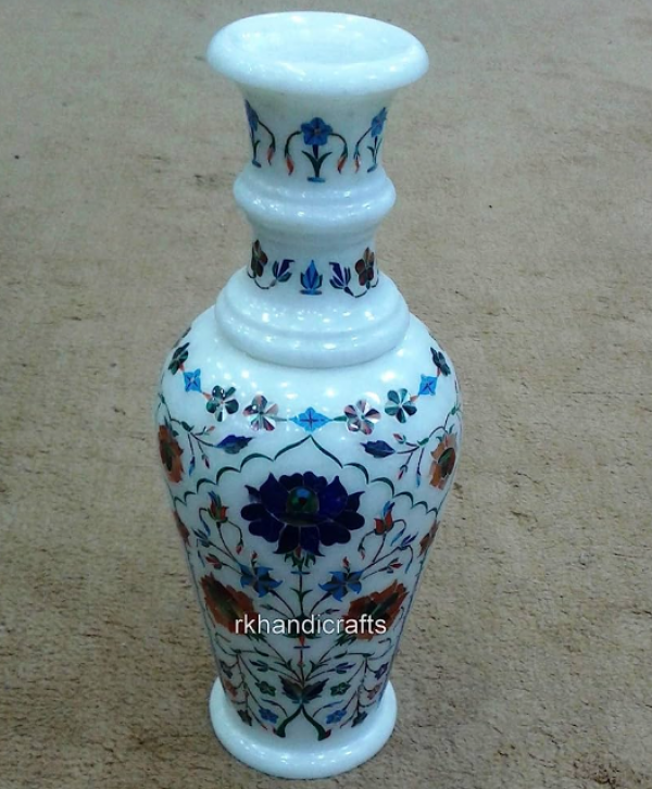 Vas bunga dari bahan marmer dengan warna yang elegan